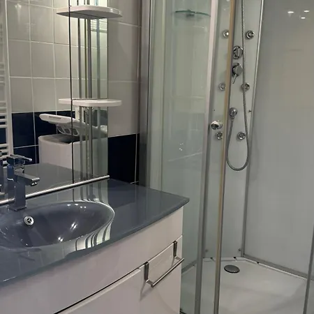 Le Nautilus - Parking - Piscine - Port Apartment *